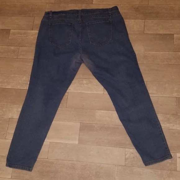 Forever 21 Plus Size Jeans - Picture 4 of 5